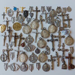 Lot of Vintage Religious Catholic Saint Medals/Pendants/Crosses/Crucifix Destash